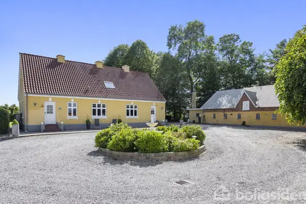 Landejendom på Sdr. Kirkevej 56, 9330 Dronninglund