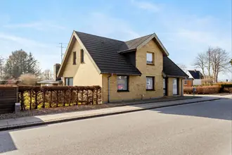 Villa på Hovedgaden 4, 7362 Hampen