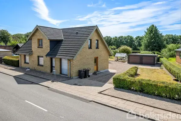 Villa på Hovedgaden 4, 7362 Hampen
