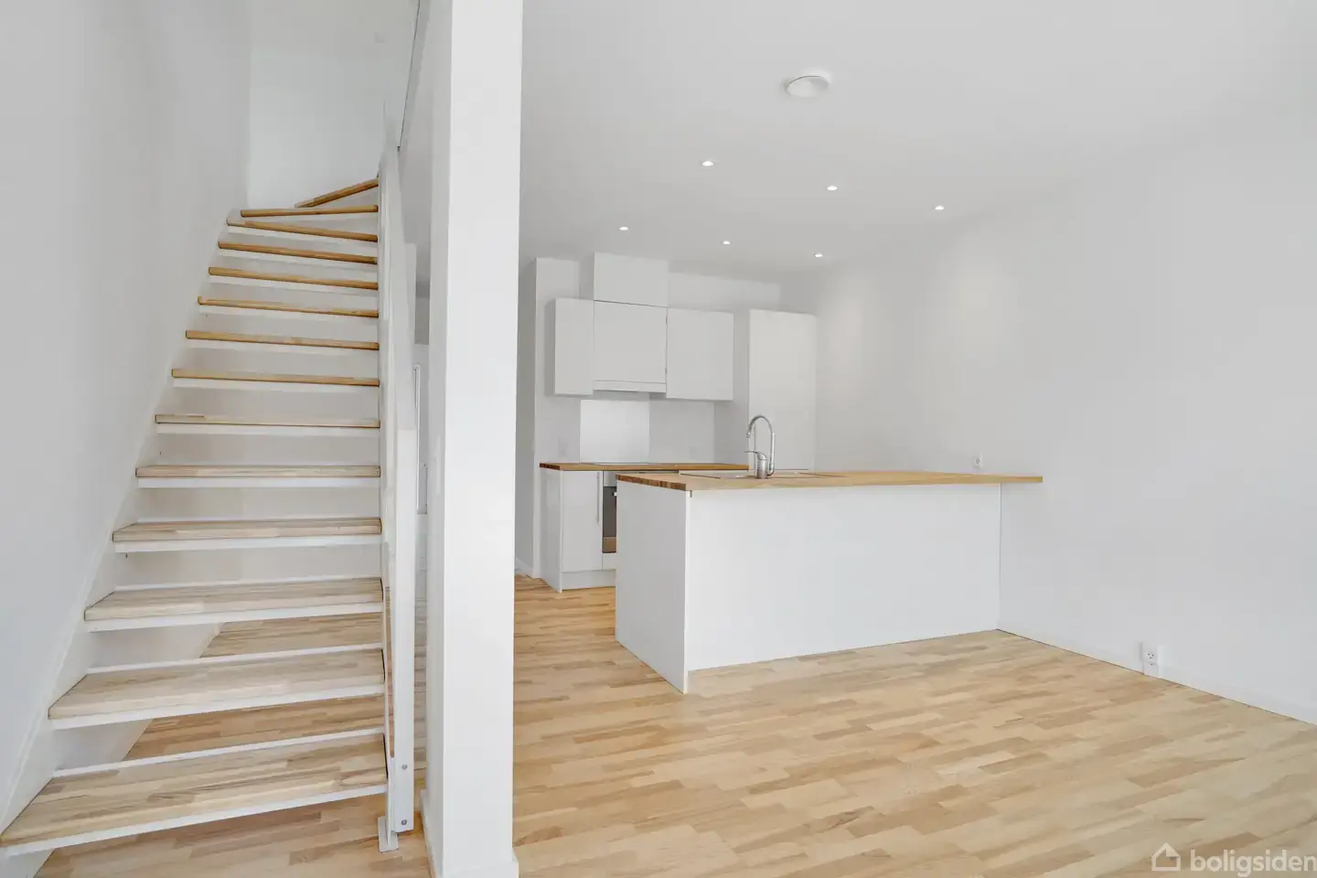 FLOT OG SPÆNDENDE FLERPLANS EJERLEJLIGHED MED EGEN STOR TAGTERRASSE - Visning 5
