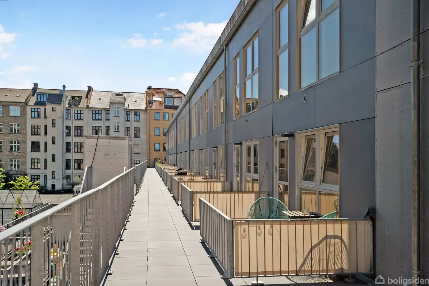 FLOT OG SPÆNDENDE FLERPLANS EJERLEJLIGHED MED EGEN STOR TAGTERRASSE - Visning 2