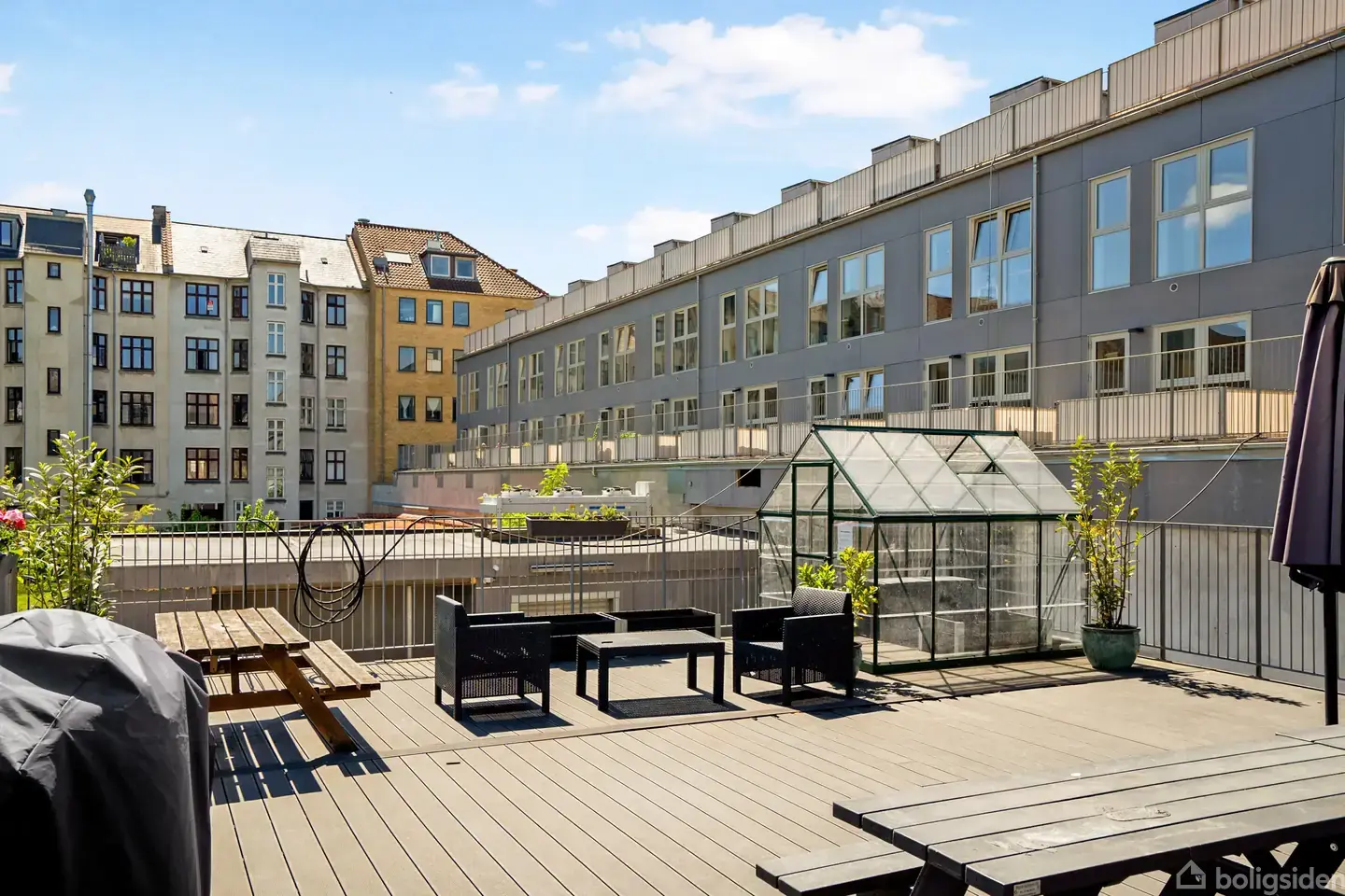 FLOT OG SPÆNDENDE FLERPLANS EJERLEJLIGHED MED EGEN STOR TAGTERRASSE - Visning 3
