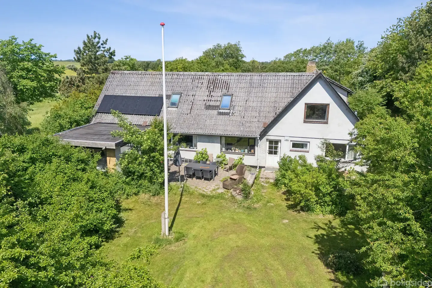 Rummelig villa på 239 m2 med 8 værelser i naturskønne, landlige omgivelser