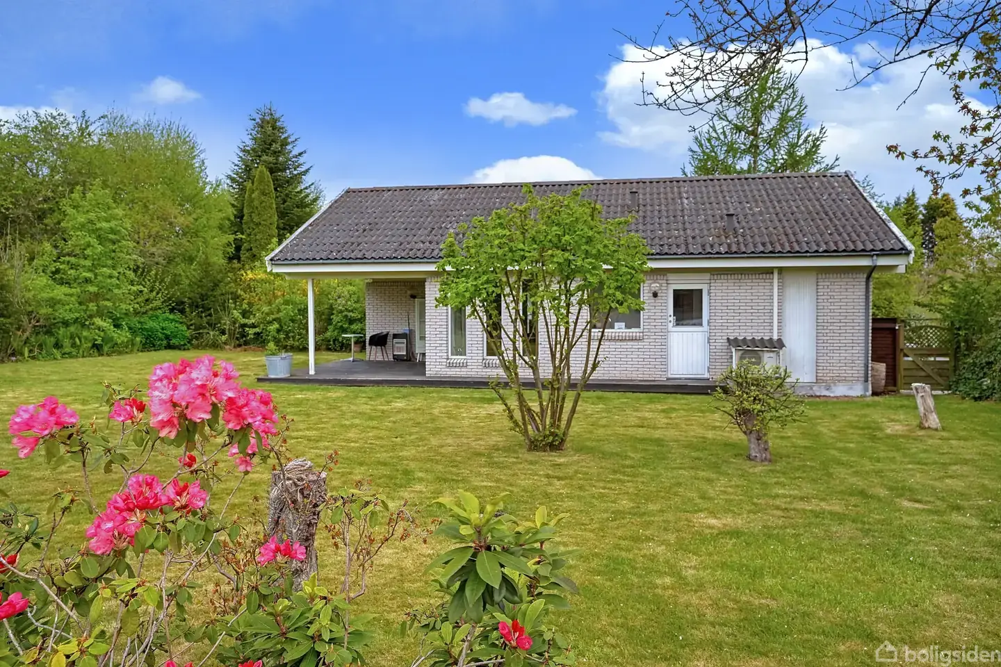 Dejligt sommerhus på skøn grund