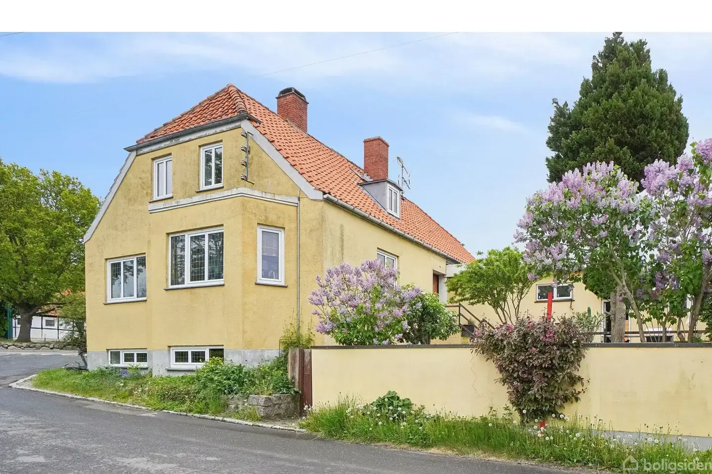 Nyhed - Villa med fleksible erhvervs- og hobbylokaler i hjertet af Skuldelev