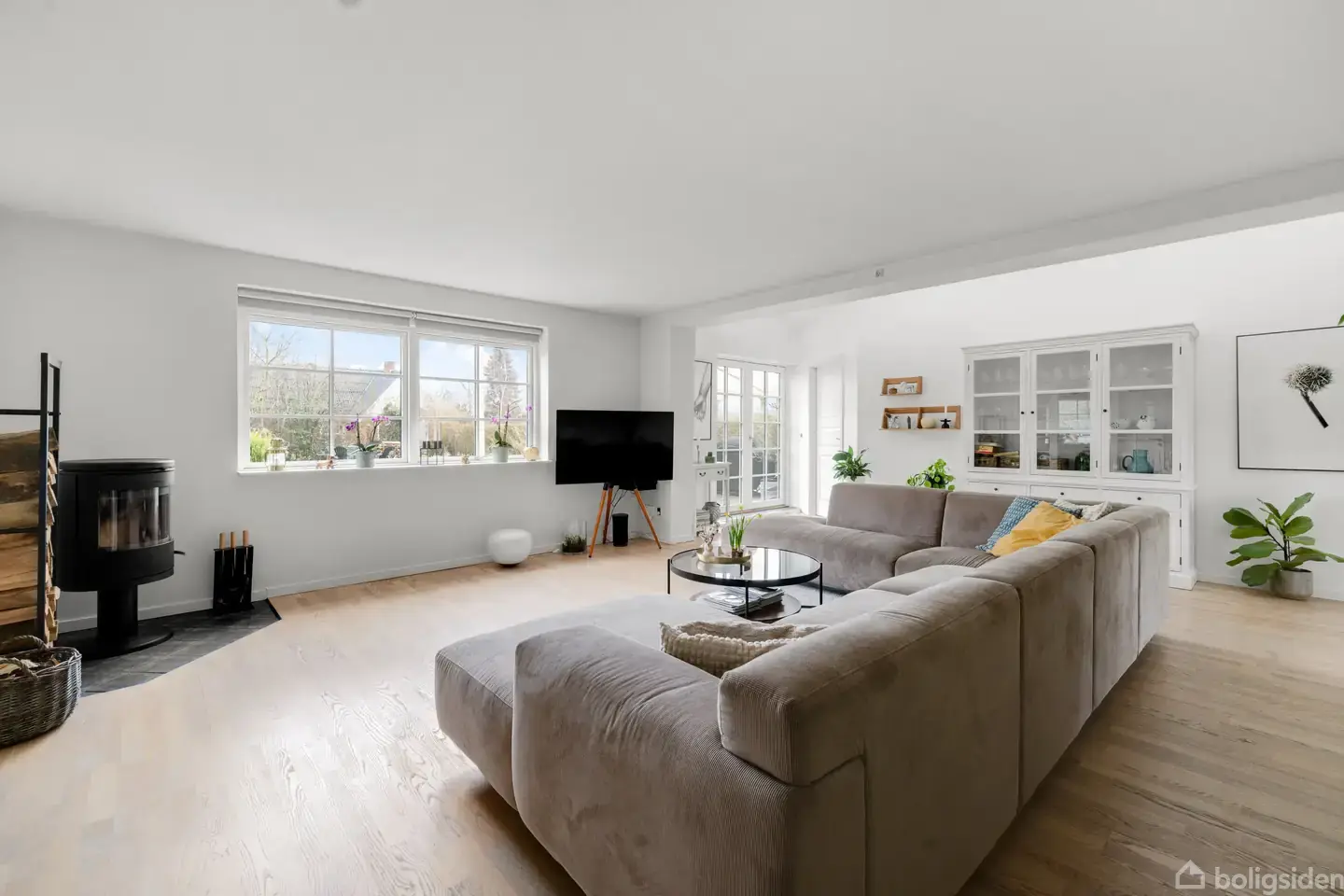 Flot moderniseret 1 plans villa på 157 velindrettede kvm