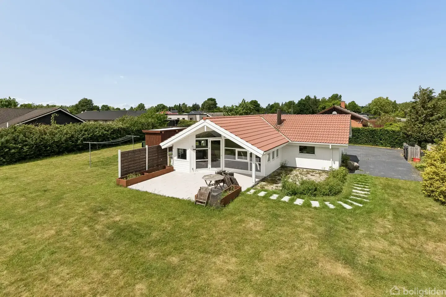 MODERNE VILLA MED IMPONERENDE OPHOLDSRUM