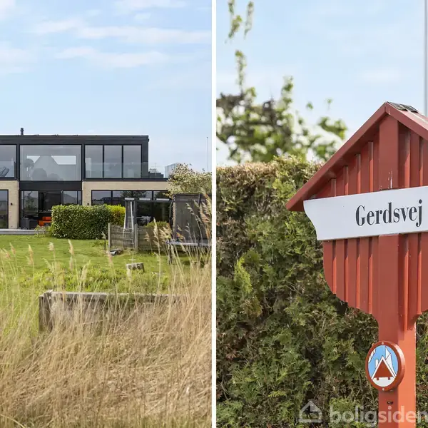 To-etagers moderne hus ses på en åben græsplæne med blå himmel; ved siden af står et rødt vejskilt med teksten "Gerdsvej" foran en hæk.