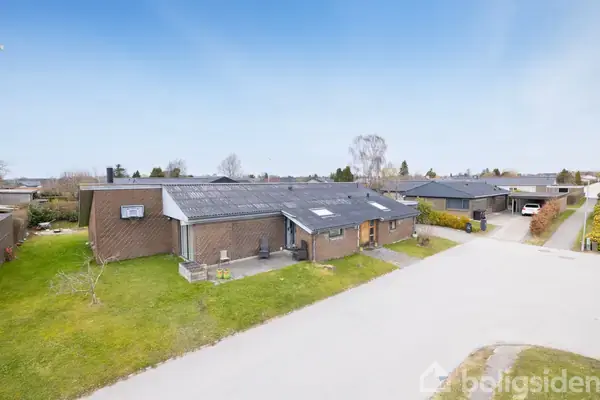 På lukket villavej i familievenligt område