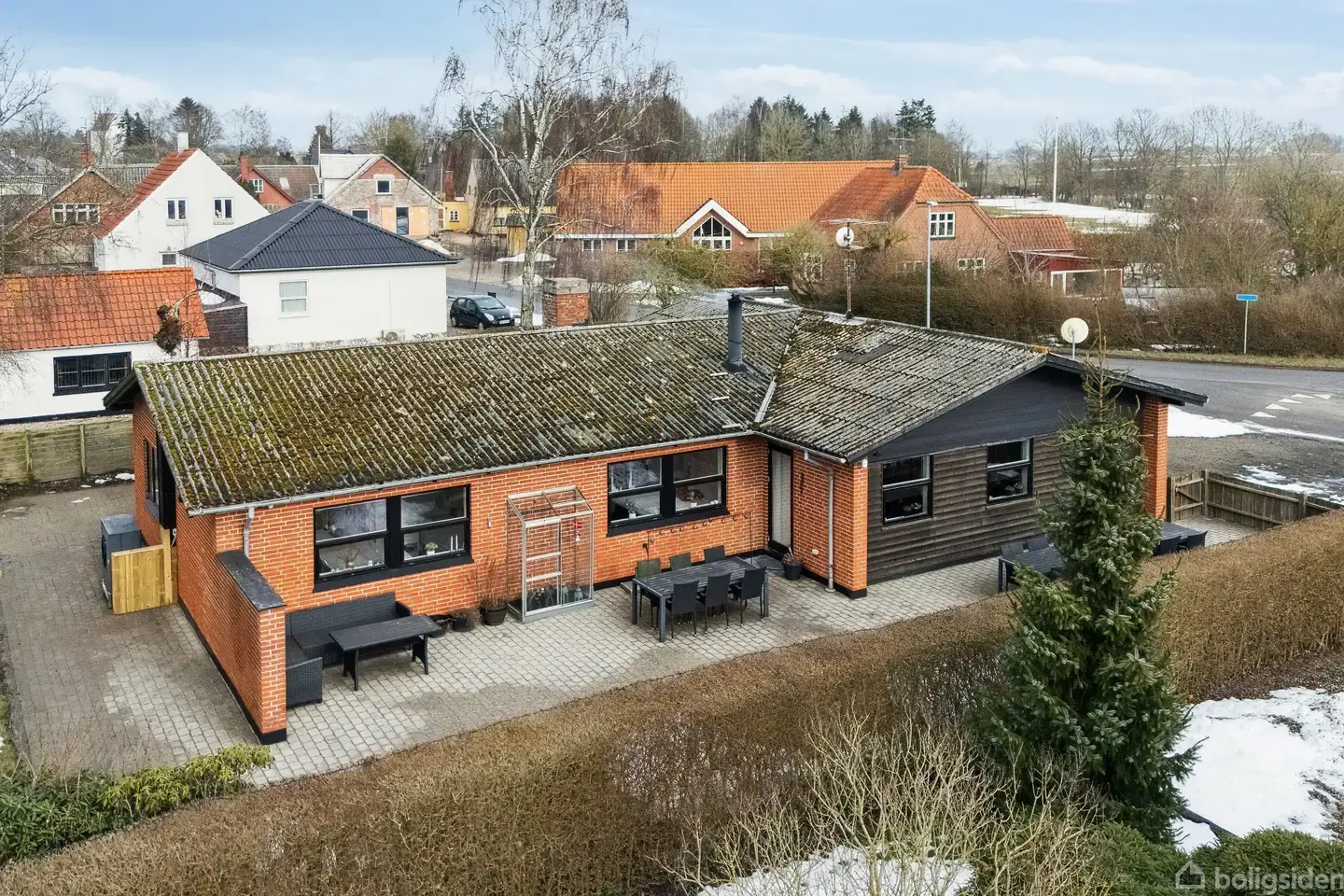 Indflytningsklar 1- plans villa på dobbeltgrund