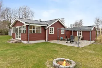 Fritidshus på Fyrrestien Vest 4, Bjerge Sydstrand, 4480 Store Fuglede