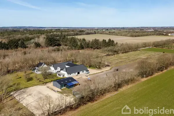Landejendom på Rottarpvej 61, 6855 Outrup