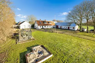 Landejendom på Tronkærvej 129, 8541 Skødstrup