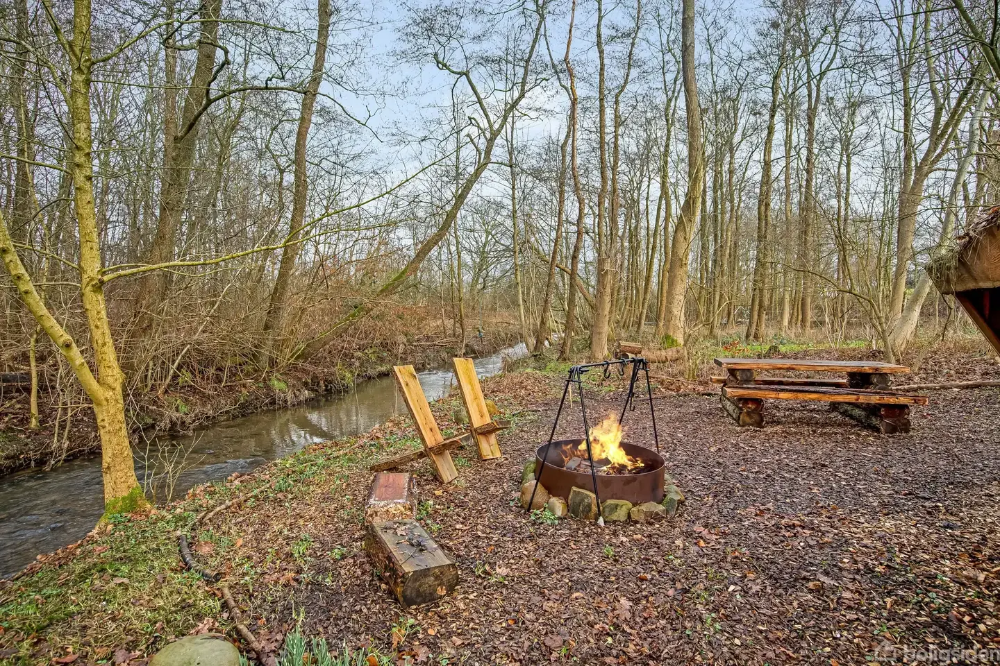 Flot moderniseret bolig på 160 etagemeter lige ned til Lægård bæk