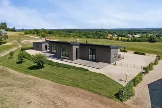 Landejendom på Them Skovvej 1, 8653 Them