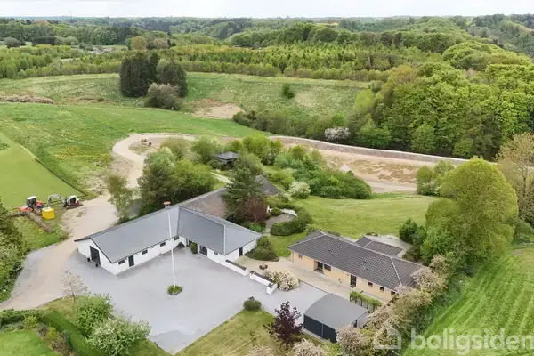 Landejendom på Bakkevænget 6, 7100 Vejle