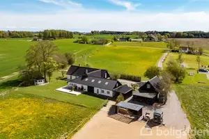 Landejendom på Fløjstrupvej 163, 8330 Beder
