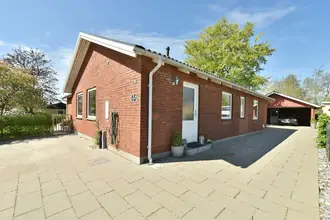 Villa på Bakkevej 15, Farre, 7323 Give