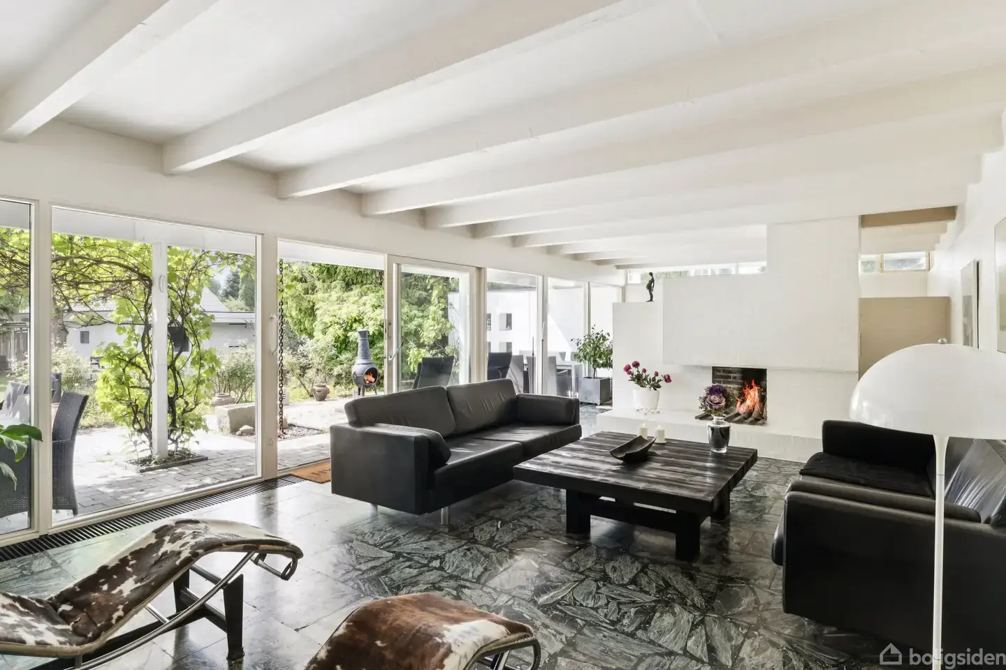Arkitekttegnet villa med sublim beliggenhed!