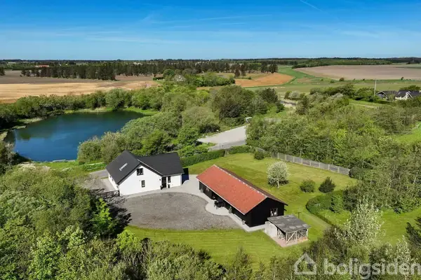 Landejendom på Jelstrupvej 10, 9480 Løkken