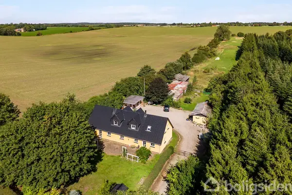 Landejendom på Præstø Landevej 3, 4700 Næstved
