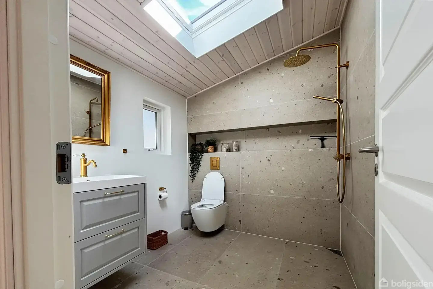 Dejligt sommerhus i Øster Hurup centrum. Hus, anneks og udhus. - Visning 5