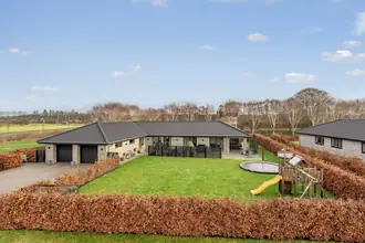 Villa på Vardegårdvej 1, 6800 Varde