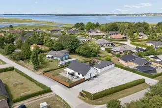 Villa på Dybsø Fjordbanke 2, 4750 Lundby