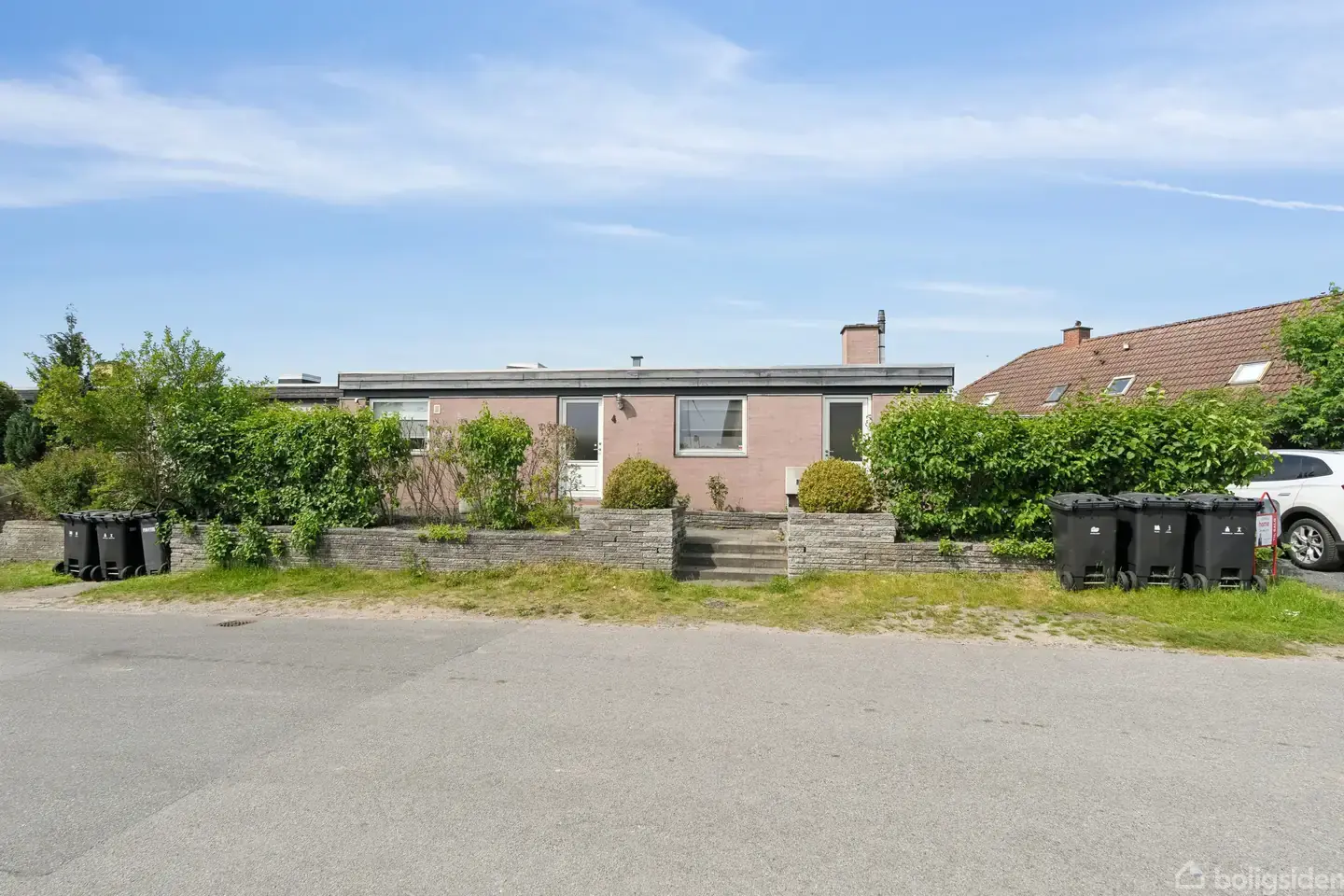 Istandsat étplans villa med skøn træterrasse, privat have og egen indkørsel