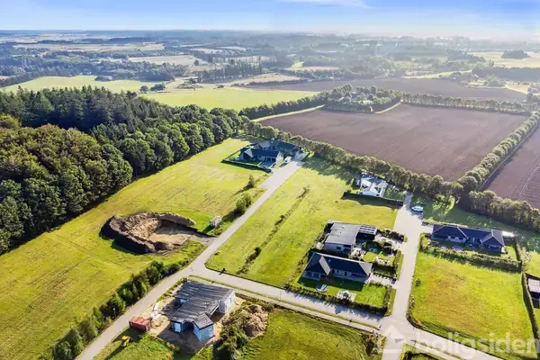 Helårsgrund på Skovlunden 52, 8831 Løgstrup
