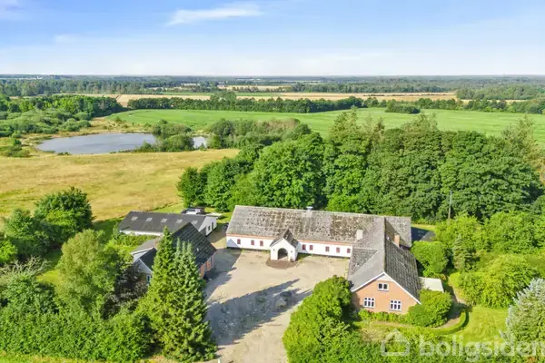 Landejendom på Ribe Landevej 42A, 7250 Hejnsvig