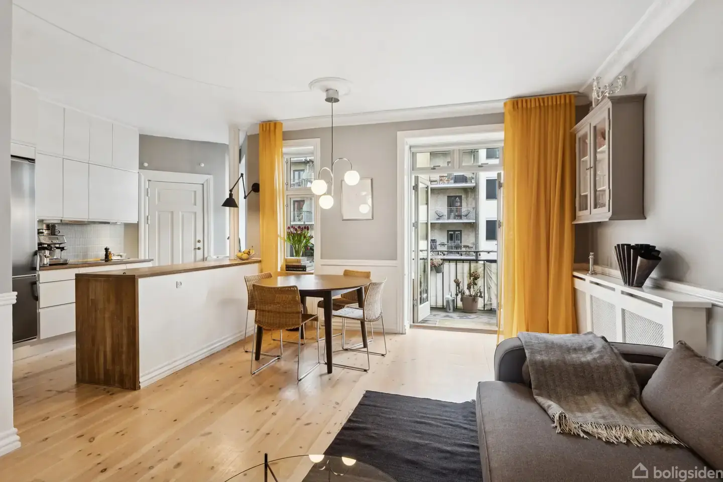 Ugeneret 3V’er med smukt alrum og stor sydvendt altan.