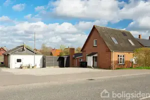 Villa på Nykøbingvej 215, 4800 Nykøbing F