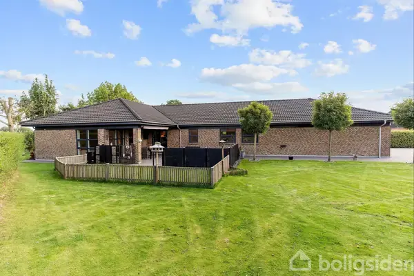 Villa på V. G. Andersens Vej 3, 8983 Gjerlev J