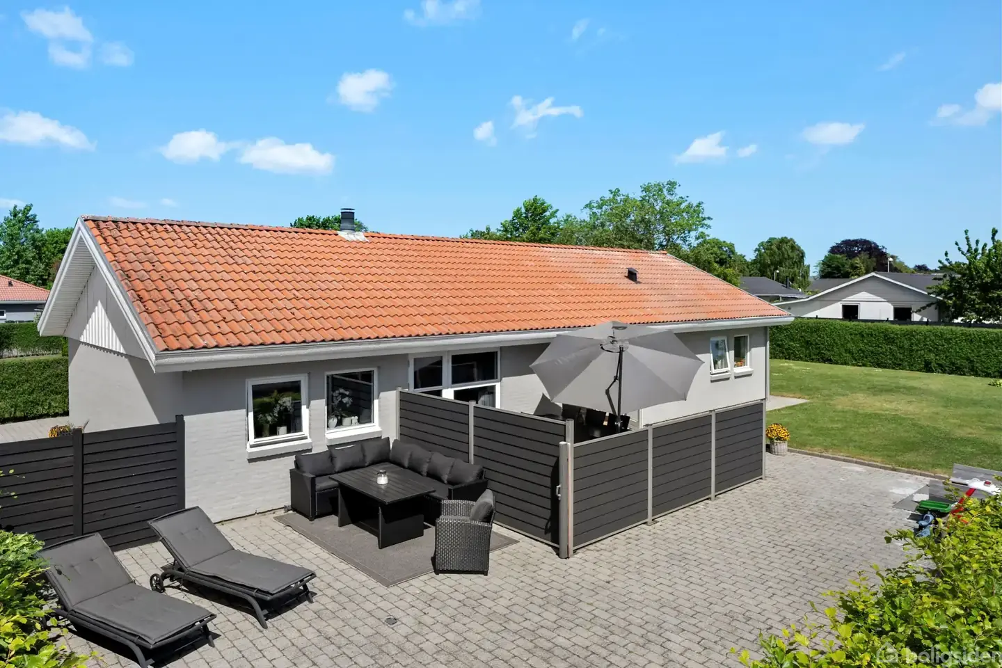 Velindrettet villa med skøn terrasse