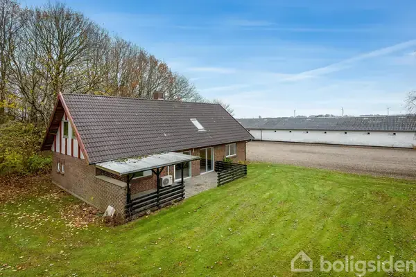 Landejendom på Skjernvej 211, 7500 Holstebro