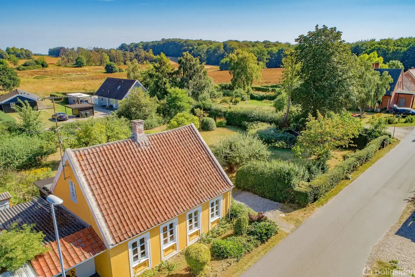 Velholdt byhus i hyggelige Lohals