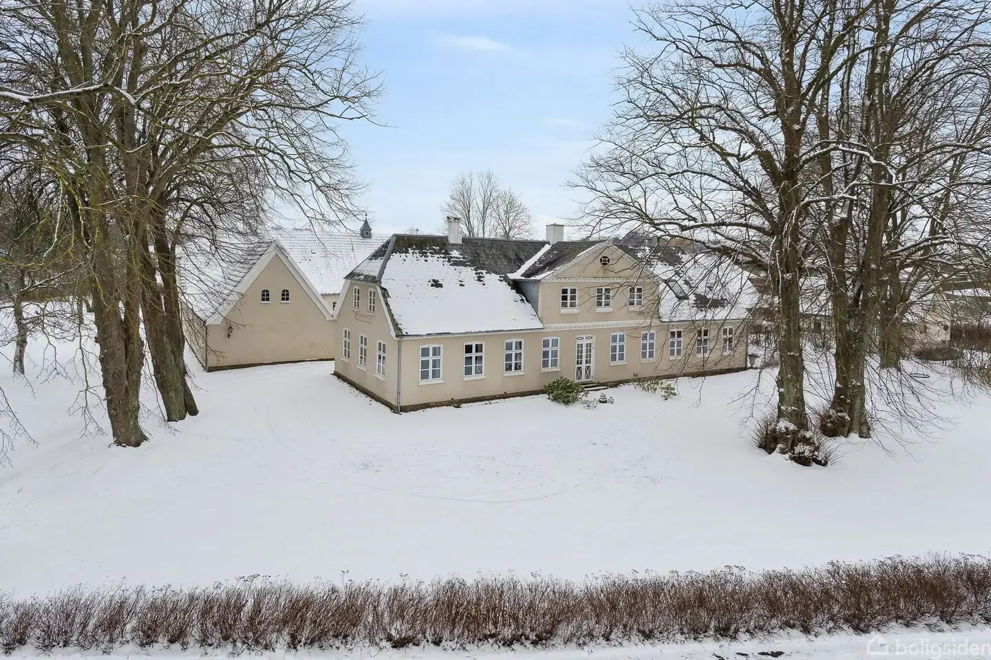 Smuk, gennemført ejendom med et væld af anvendelsesmuligheder