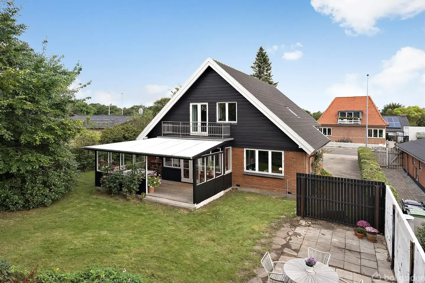 Skøn villa med smukke retro-elementer og spændende indretning