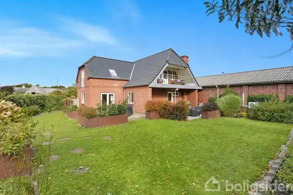 Landejendom på Grimstrupvej 137, 6705 Esbjerg Ø