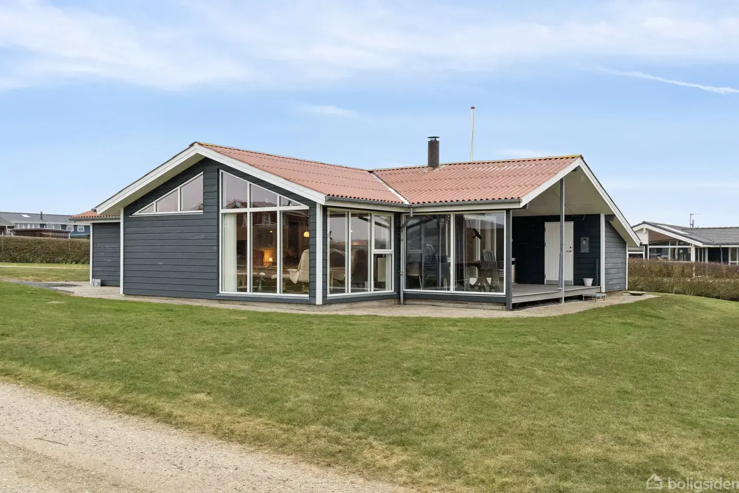 Sommerhusidyl med kig til Venø Bugt – her føles livet let