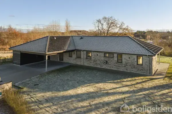 Villa på Troldeparken 8, 7323 Give