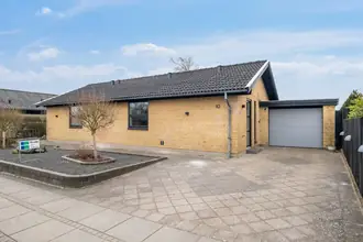 Villa på Petersvej 10, 9800 Hjørring