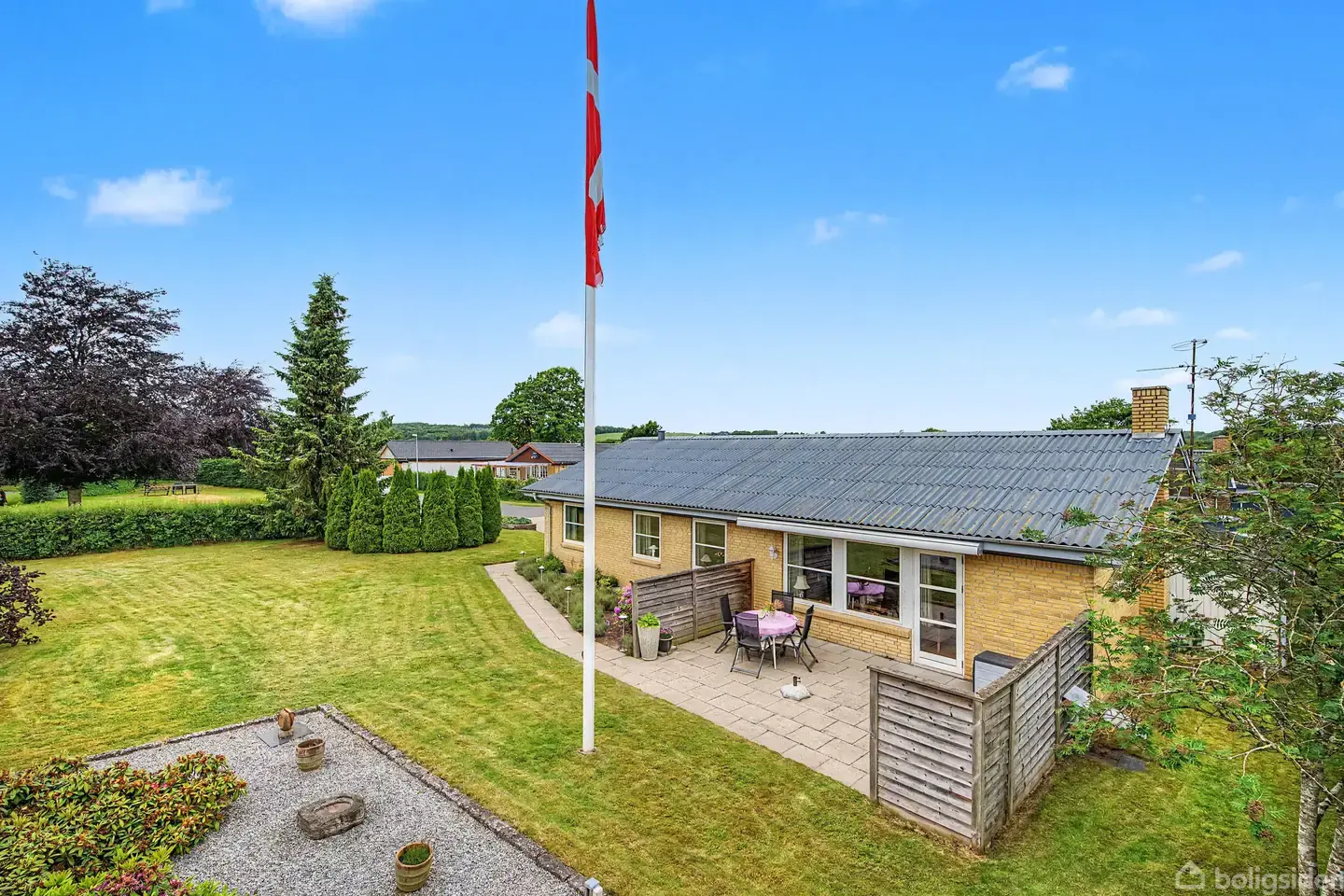 Regulær og indflytningsklar villa perfekt til både den unge familie eller seniorerne