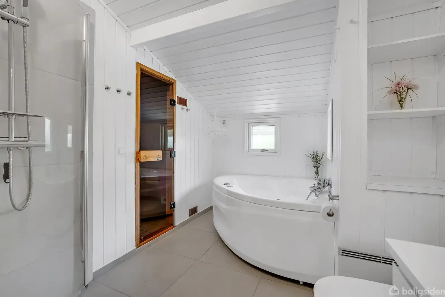 CHARMERENDE, VELHOLDT OG IDYLLISK SOMMERHUS I NATURSKØNNE OMGIVELSER! - View 5