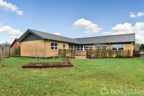 Villa på Skovvænget 4, 7323 Give