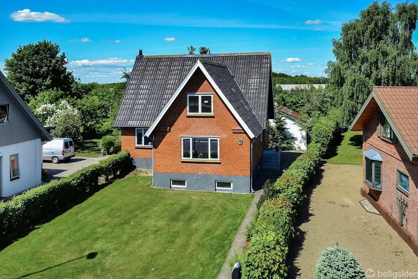 Rummelig villa centralt i Over Jerstal.