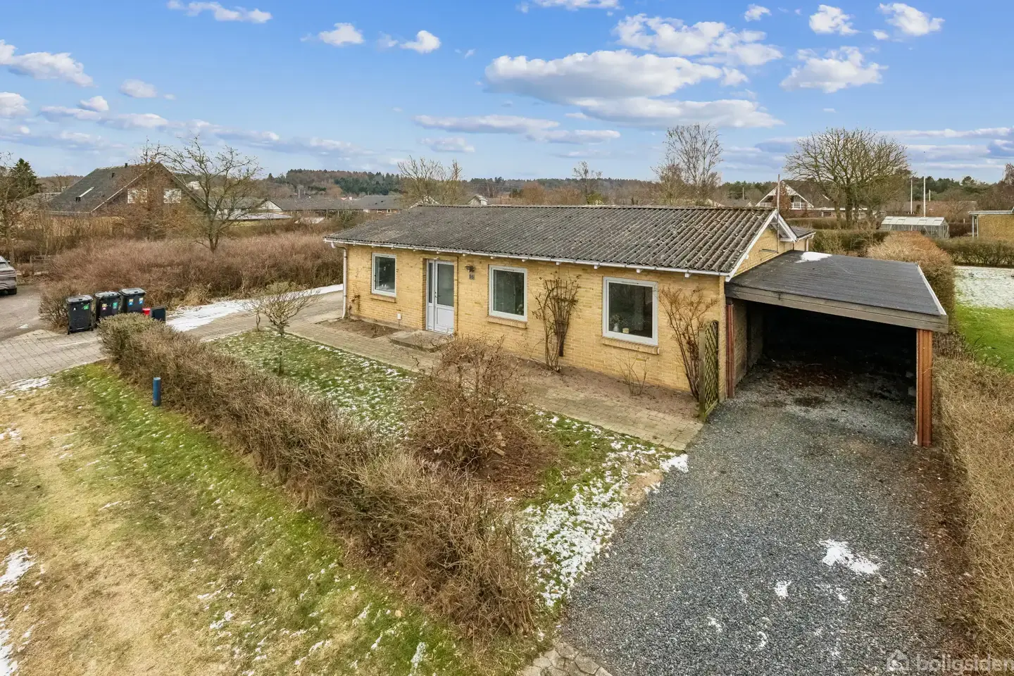 Veludnyttet villa i ét plan med gode 3 værelser og rigtig fin beliggenhed for enden af blind vej.