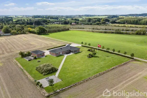 Landejendom på Højbjerg Huse 15, 8840 Rødkærsbro