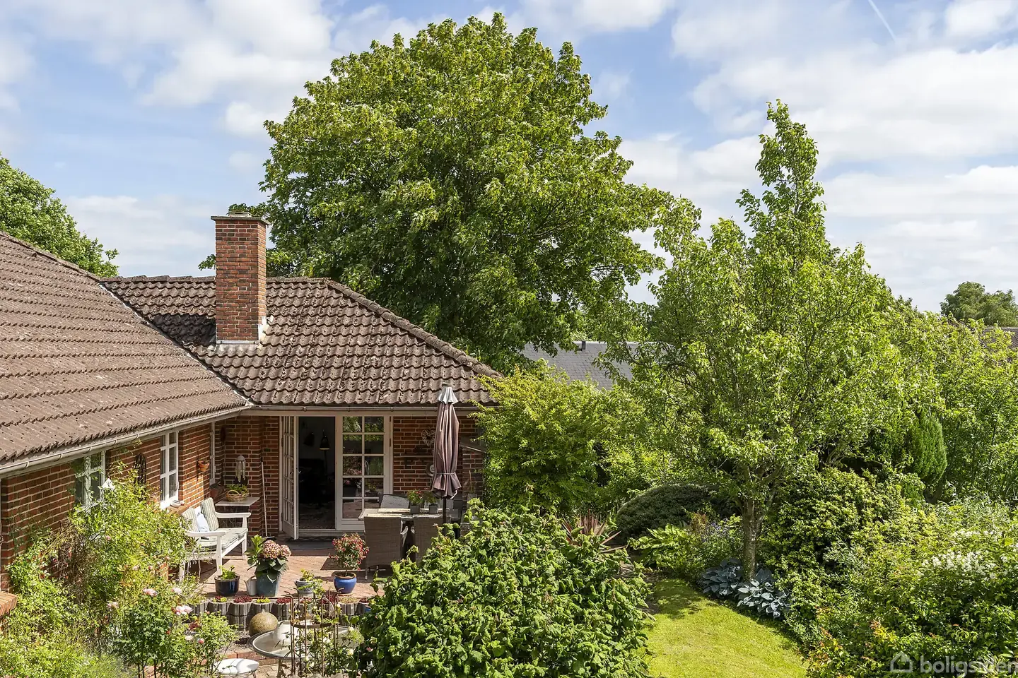Villa i Arden med skøn have, sydvestvendt terrasse og mulighedsrig underetage